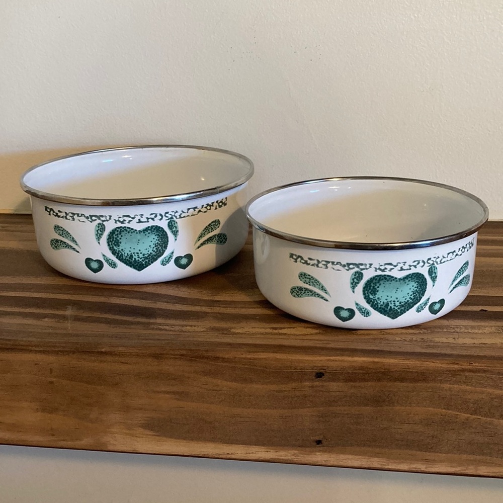 Vintage Corelle Nesting Bowls, white with green hearts
